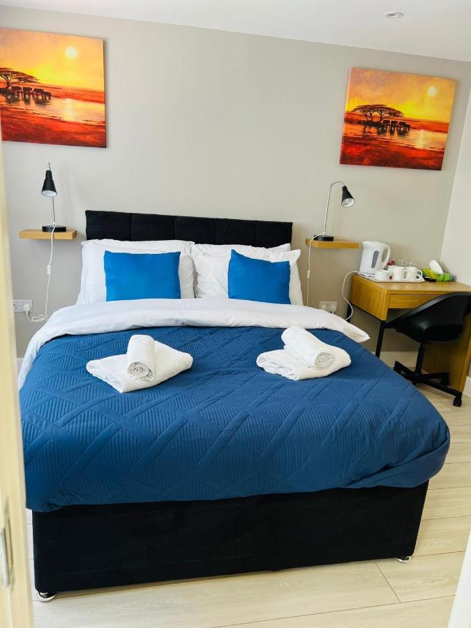 Indigo Suites Enfield Exteriör bild